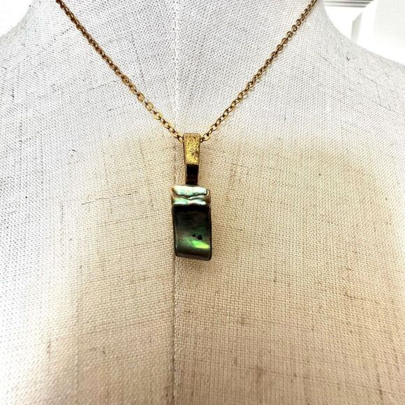 Gold tone abalone pendant necklace - Picture 1 of 10